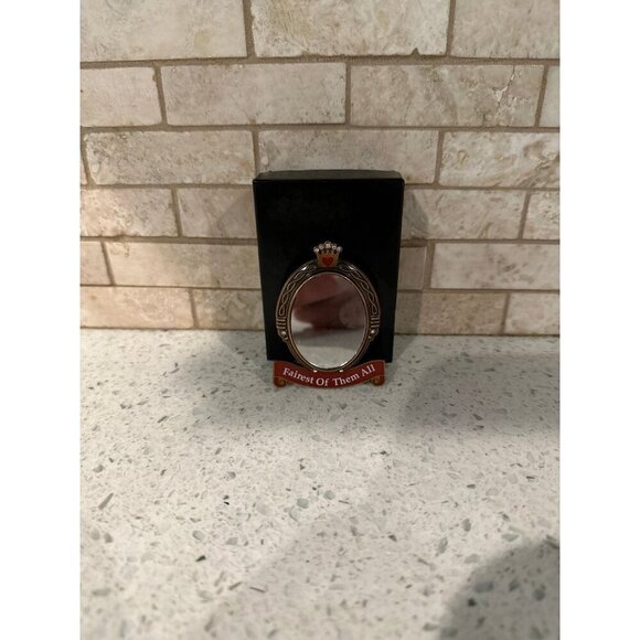 Rare Special Edition Disney WDW Snow White Fairest of Them All Magic Mirror Pin - Picture 1 of 3